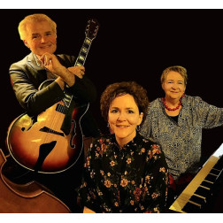 Julejazz hos Sannes Kaffe – Line Ullmann Trio 19.dec. kl.19