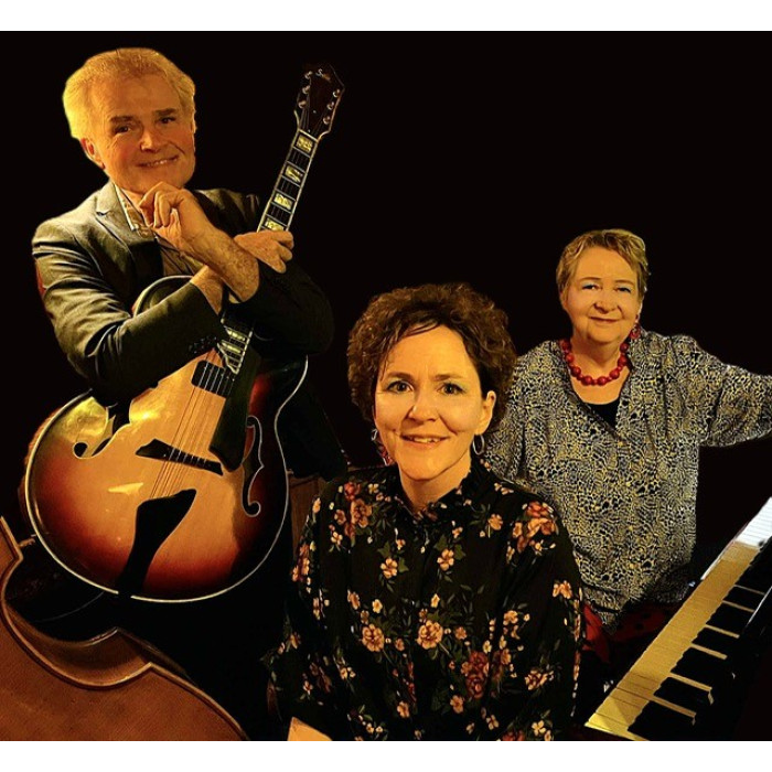 Julejazz hos Sannes Kaffe – Line Ullmann Trio 19.dec. kl.19 Julejazz hos Sannes Kaffe – Line Ullmann Trio 19.dec. kl.19